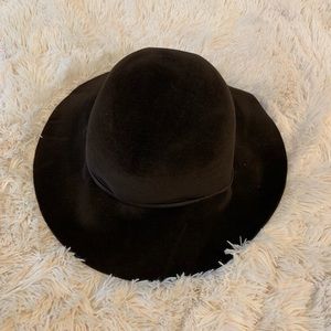 Helen Kaminski Felt Hat.